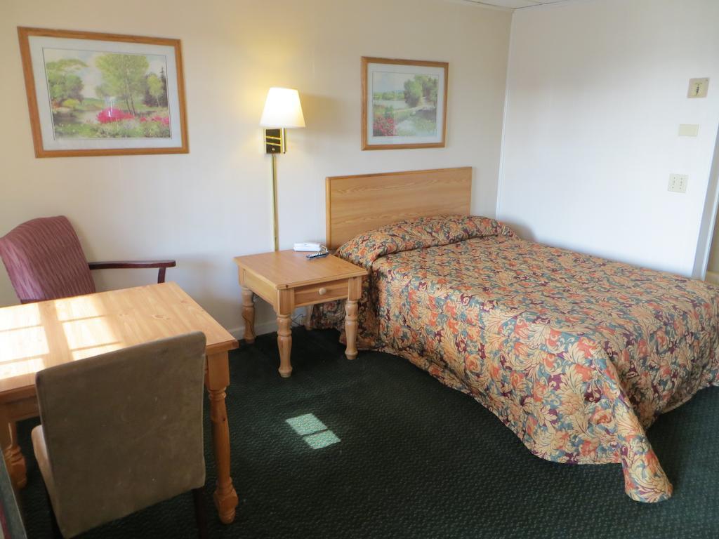 Pine Crest Motor Lodge Holly Springs ห้อง รูปภาพ