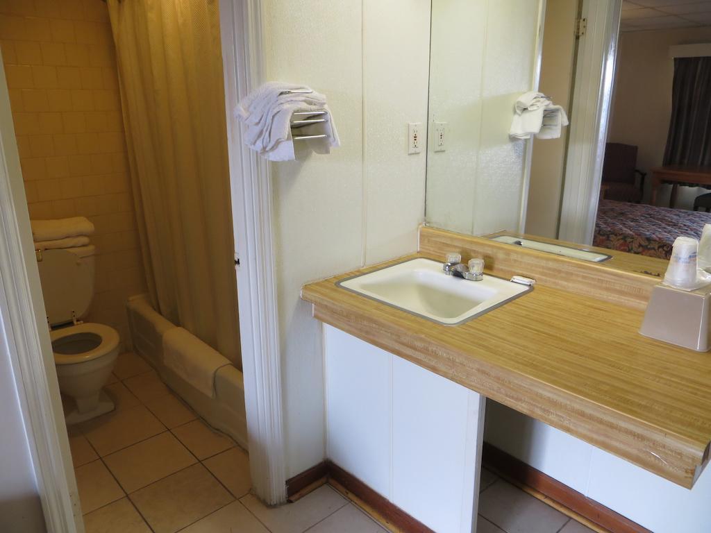 Pine Crest Motor Lodge Holly Springs ภายนอก รูปภาพ