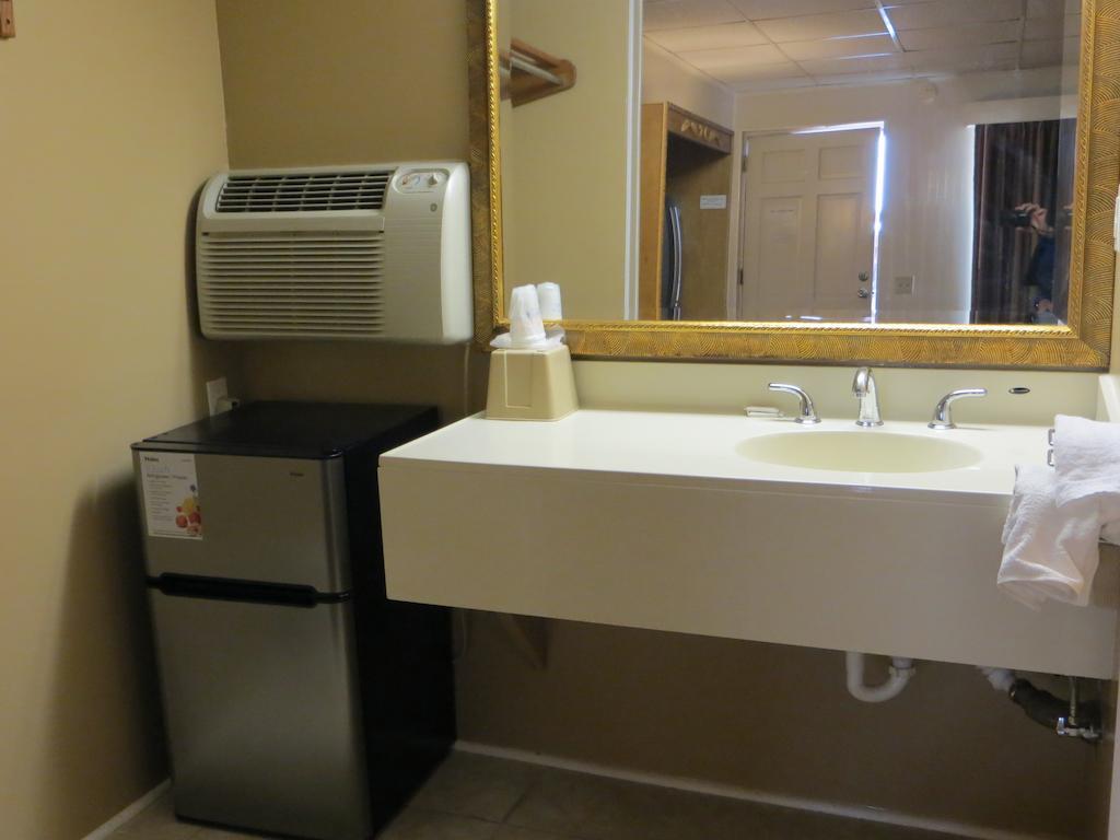 Pine Crest Motor Lodge Holly Springs ภายนอก รูปภาพ