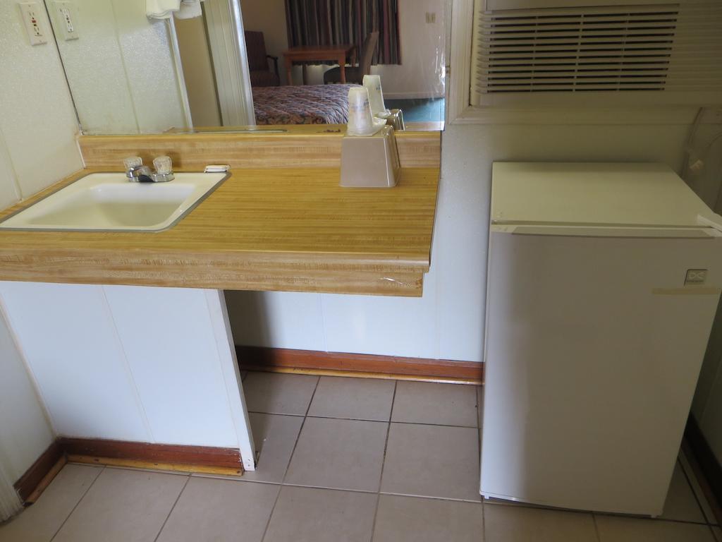 Pine Crest Motor Lodge Holly Springs ภายนอก รูปภาพ