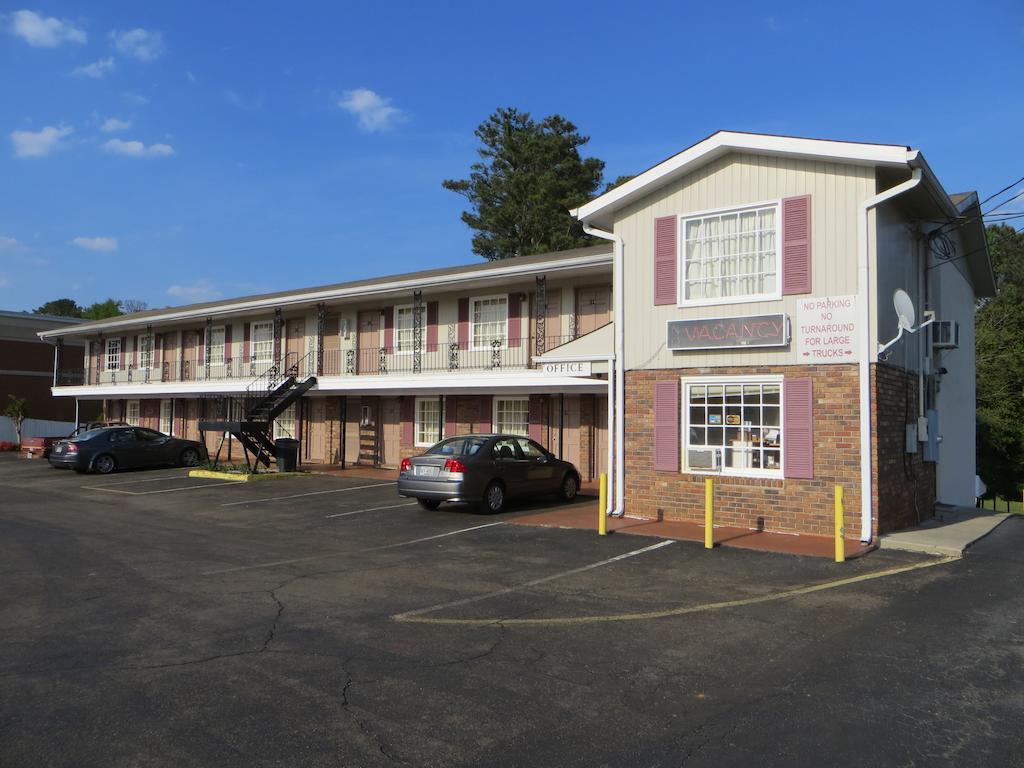 Pine Crest Motor Lodge Holly Springs ภายนอก รูปภาพ