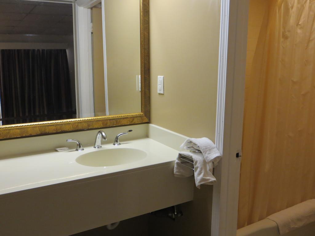 Pine Crest Motor Lodge Holly Springs ภายนอก รูปภาพ
