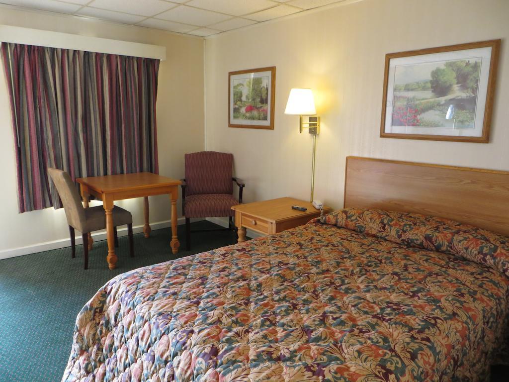 Pine Crest Motor Lodge Holly Springs ห้อง รูปภาพ